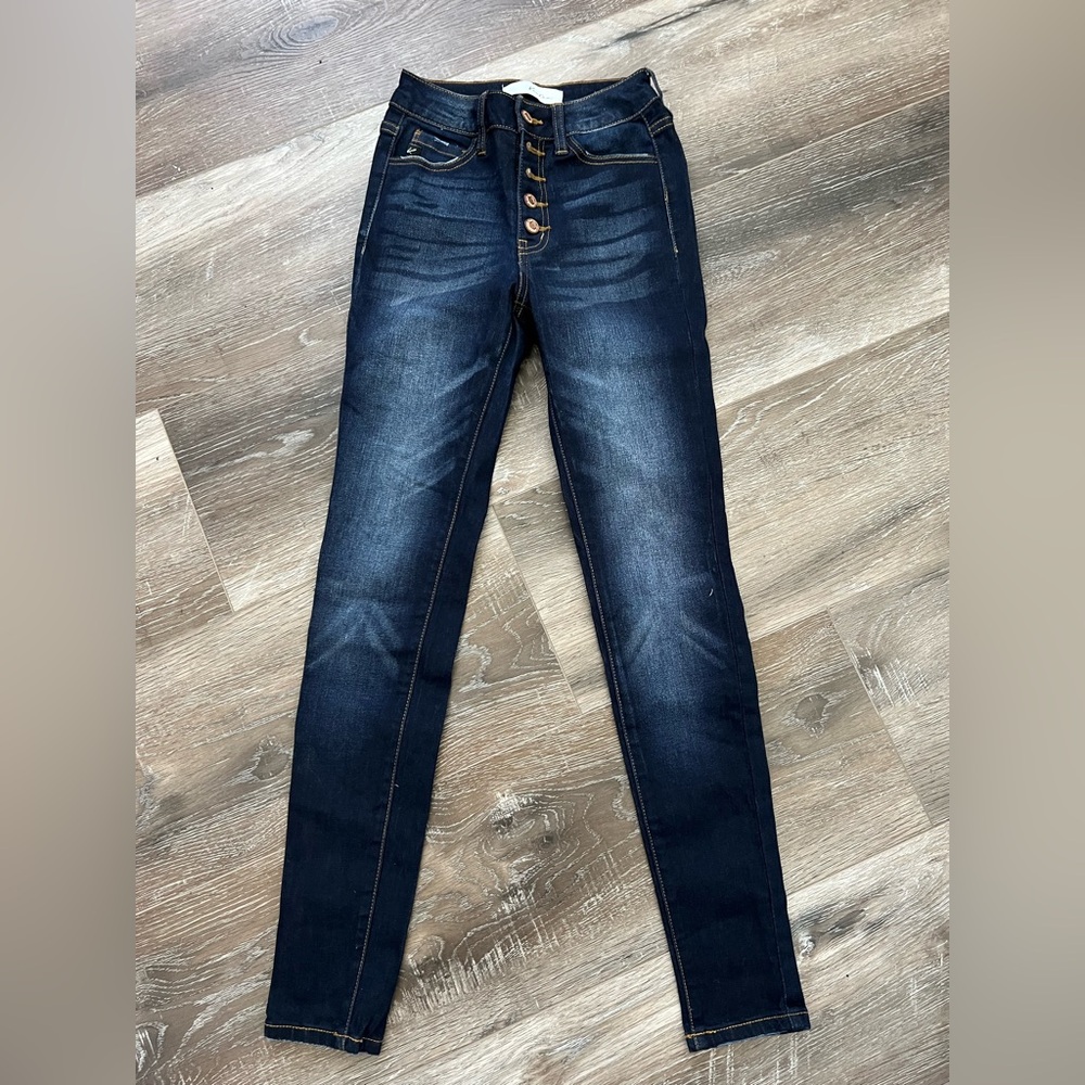 KanCan High Rise Blue Jeans Modern Distressed Look